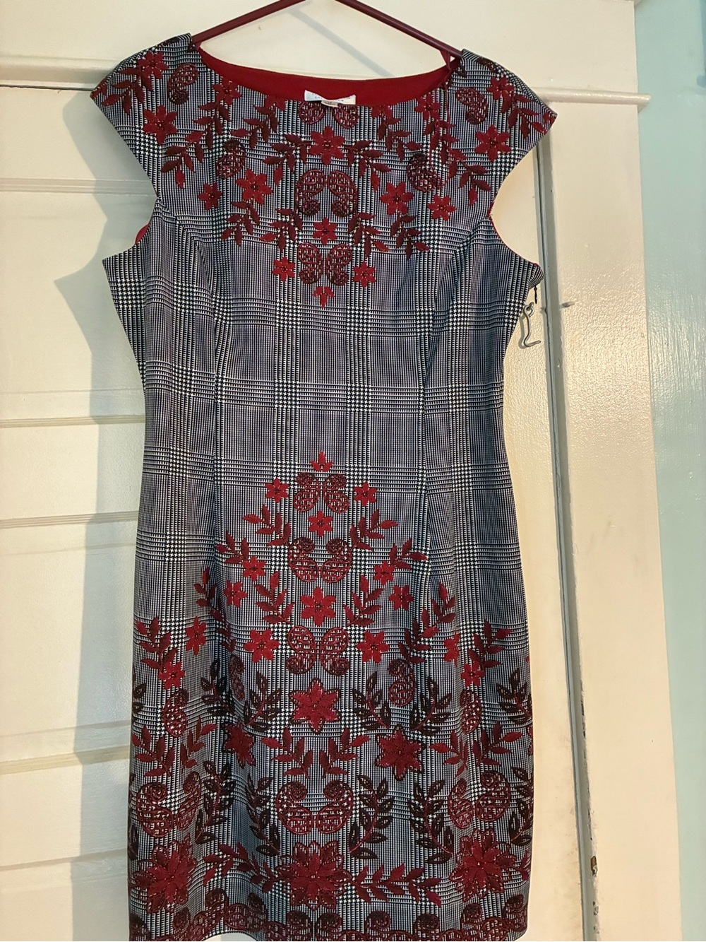 London Style Black-and-White Plaid Dress with Red Floral Embroidery